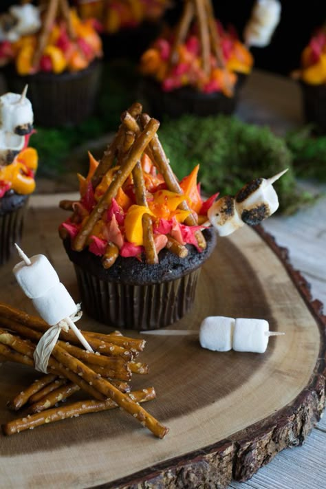 Campfire Cupcakes, Camping Food, Cupcake Recipes, Marshmallows, Cute Food, Eat Cake, Campfire, Amazing Cakes, Kids Meals