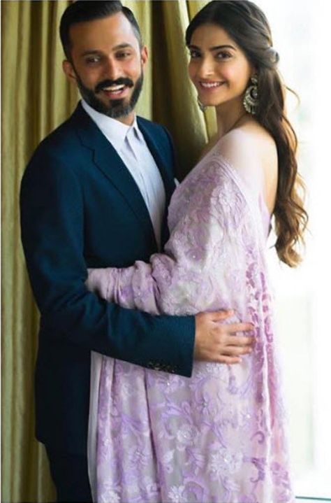 Anand Ahuja, Sonam Kapoor Fashion, Indian Wedding Songs, Engagement Looks, Bollywood Bridal, Engagement Hairstyles, Indian Sari Dress, Wedding Couple Photos, The Duo