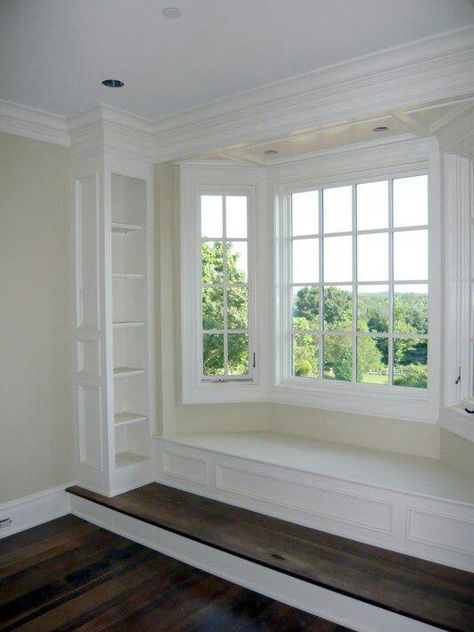 Bay window with a built in book shelf Built In Window Seat, Bay Window Living Room, Bay Window Seat, Window Seat Design, Small Bookshelf, Window Benches, Bow Window, Modern Window, Modern Windows