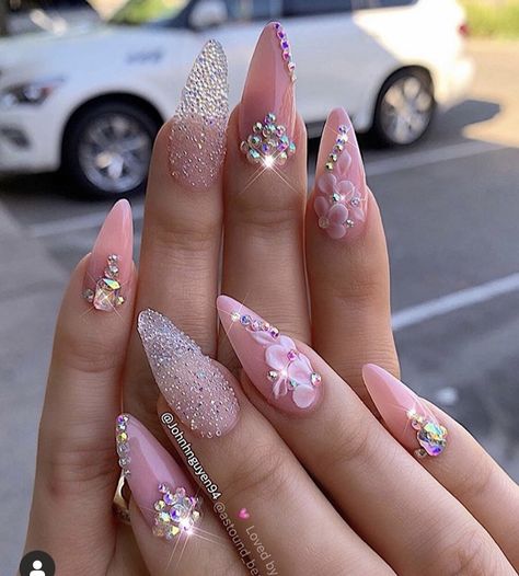 Sweet Pink Nails, Trending Nail Art Designs, Feather Nail Designs, Pink Nails Ideas, Zebra Nail Art, Trending Nail Art, Barbie Hot Pink, Hello Kitty Nails Art, Quince Nails