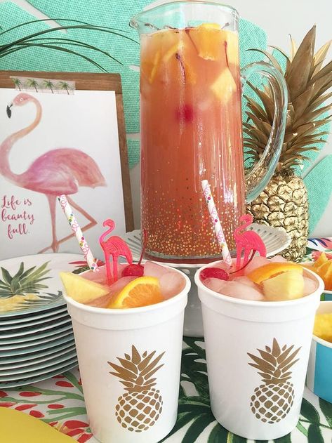 Simple Summer Party Decorations, Tiki Themed Bachelorette Party, Laua Party Food, Hawian Theme Birthday Party, Island Party Theme, Tiki Punch Recipe, Tiki Party Food, Tiki Punch, Tiki Party Decorations