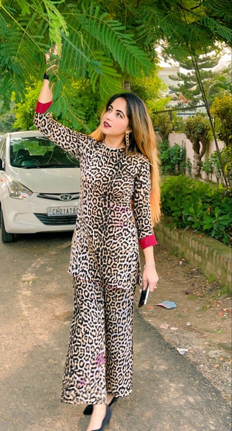 Cordset For Girl Printed, Tiger Print Kurti Design, Tiger Print Dress Design, Cod Set, Drama Clothes, Kurtis Design, Tiger Print Dress, Organza Suits, Beautiful Casual Dresses