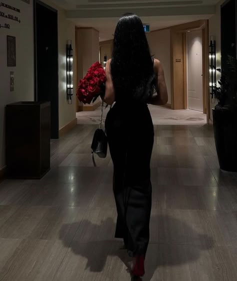 Amara Rossi, Dark Feminine Aesthetic, Luxury Lifestyle Dreams, Rose Rouge, September 21, Dark Feminine, Feminine Aesthetic, Looks Chic, Bouquet Of Flowers