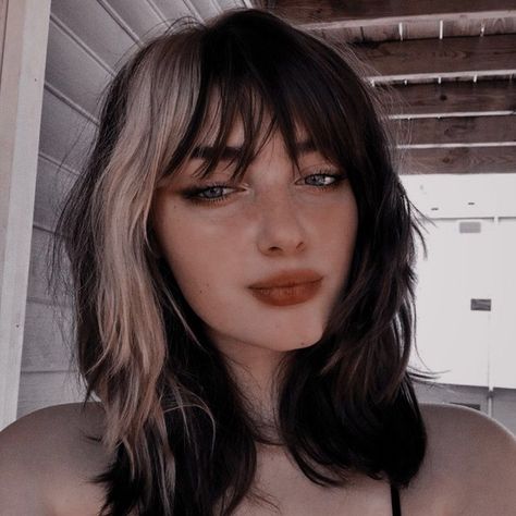 Quarter Split Dye Hair, Quarter Dyed Hair, Bleached Bangs Dark Hair, Ash Rose Daniels, Bleached Bangs, Split Dyed Hair, Hair Color Underneath, Who Is She, Hair Streaks