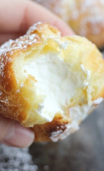 Cream Puffs Recipe Easy, Resep Puff Pastry, Bolo Chiffon, Cream Puff Recipe, How To Make Cream, Puff Recipe, Cream Puff, Puff Pastry Recipes, Pastry Desserts