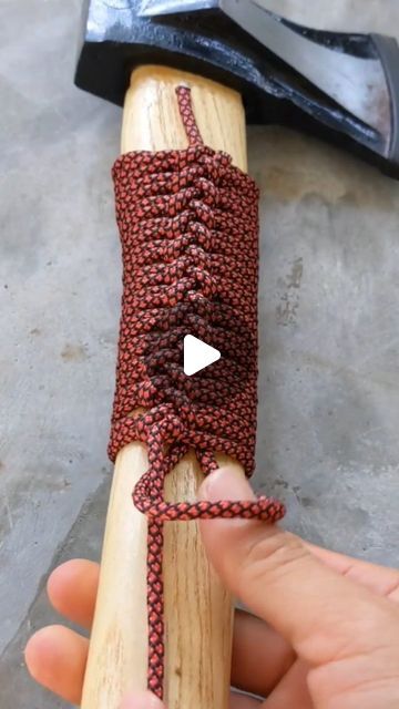 Decorative Knots Tutorial, How To Braid Rope, Paracord Wrap Handle, Scout Knots, Diy Rocking Chair, Paracord Projects Diy, Paracord Bracelet Patterns, Best Knots, Survival Knots