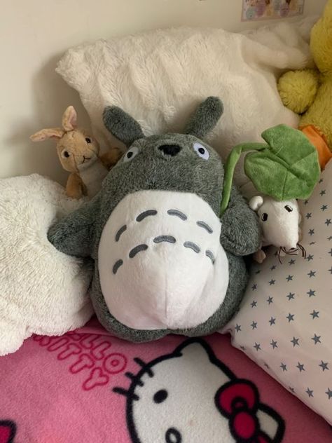 studio ghlibi, totoro, my neighbor totoro, cute, plushies, kawaii Totoro Stuffed Animal, Totoro Aesthetic, Collectors Room Ideas, Studio Ghibli Store, Studio Ghibli Totoro, Small Soft Toys, Ghibli Totoro, Totoro Plush, Teddy Bear Wallpaper