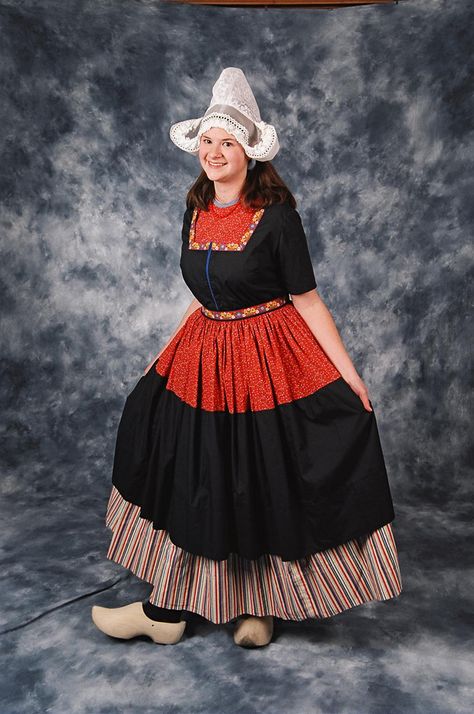 traditional Dutch costume Netherlands Clothes, Dutch Folklore, Dutch Clothing, Fashion Design Jobs, Folklore Fashion, Costumes Around The World, Dutch Women, Rich Fashion, Homemade Costumes