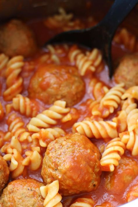 Spagetti And Meatball Recipe, Pressure Cooker Meatballs, Pasta And Meatballs, Filling Meals, Pressure Cooker Pasta, Crockpot Pasta Recipes, Meatball Casserole, Pot Noodle, Instant Pot Pasta Recipe