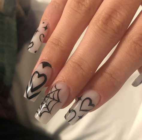 There's a new beauty trend taking over Instagram and it's absolutely stunning. Say hello to "quartz nails" Thirteen Inspired Nails, Y2k Nails Spiderman, Mcr Nails Acrylic, Nail Art White And Black, Grunge Valentines Nails, Nails Asthetics, Nail Ideas Black And White, Fake Nails Designs, Wow Nails