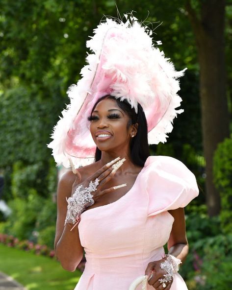 Ladies Day Outfits, Lady Amelia Spencer, Royal Ascot Fashion, Lady Eliza Spencer, Royal Ascot Ladies Day, Ascot Outfits, Hot Pink Hat, Bright Orange Dress, Derby Attire