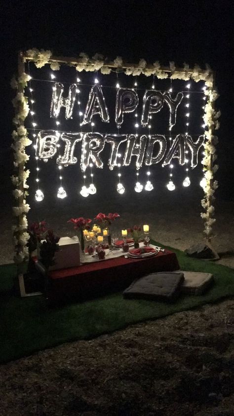 Birthday Decoration Ideas At Cafe, Birthday Decoration Ideas Outdoor Simple, Simple Outdoor Birthday Decor, Birthday Decoration Ideas Outside, Balcony Birthday Decoration, Terrace Bday Decoration, Rooftop Birthday Party Decorations, Couple Celebrating Birthday, Terrace Birthday Decoration