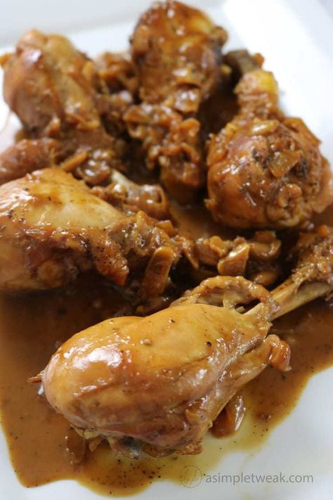 Chicken Adobo Filipino-Style - A Simple Tweak Chicken Adobo Filipino, Adobo Filipino, Easy Quinoa Salad, Vegetarian Pasta Salad, Adobo Recipe, Chicken Adobo, Chicken Leg Recipes, Filipino Style, Japanese Street Food