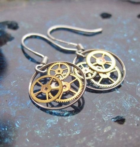 Steampunk Necklaces, Steampunk Mode, Robecca Steam, Recycled Watch, Steampunk Jewellery, Steampunk Christmas, Gothic Jewellery, Watch Gears, Steampunk Hat