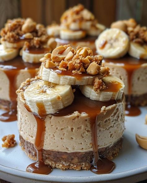 Cheesecake Bonbon, Recipes Tower, Banana Caramel, Random Aesthetics, Peanut Butter Cheesecake, Sweet Drinks, Mini Cheesecakes, Decadent Desserts, Dessert Recipes Easy