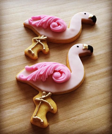 Retro Cookies, Flamingo Cookies, Flamingo Cupcakes, Cookies Cupcake, Beach Cookies, Bird Cookies, Flamingo Cake, Flamingo Birthday Party, Cookie Connection