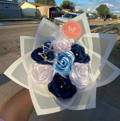 Mini bouquet 🤍💙🩵 • • • • #florist #eternalflorist #bouquet #minibouquet #minicrown #ribbonbouquet #fyp #explore #explorepage #fypppppppppppppppppppppppppppppppppppppppppppppppppppppppppppppppppppppp Mini Bouquet, Mini Crown, Graduation Leis, Flower Bouquet Diy, Ribbon Bouquet, Flower Business, Ribbon Roses, Diy Bouquet, Rose Bouquet