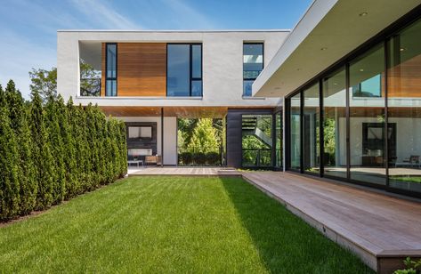 An Indoor/Outdoor Home in Minneapolis Defies a Harsh Climate #dwell #modernhomes In Out, L Shaped House, Architecture Set, Minnesota Home, Casa Container, Loft House, Massage Room, Wood Patio, Studio Interior