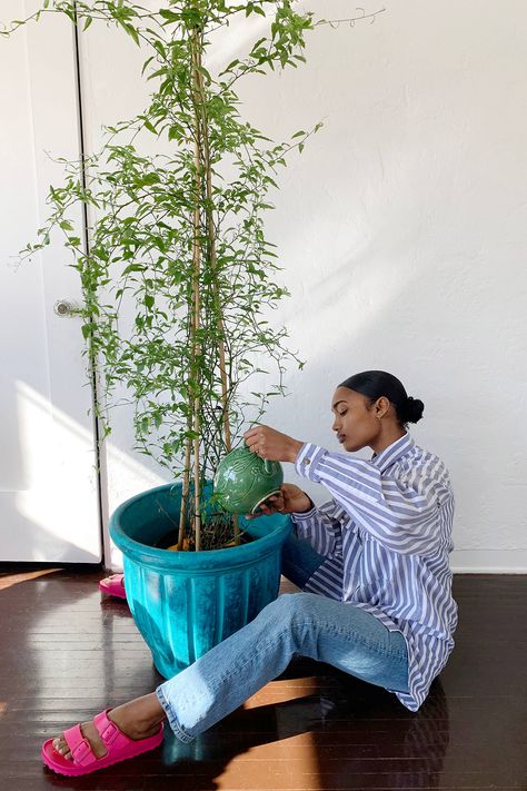 Halter Bra Top, Arizona Eva, Birkenstock Outfit, Oversized Button Down Shirt, Halter Bra, Chill Outfits, Plant Mom, Mode Inspo, Dress With Boots