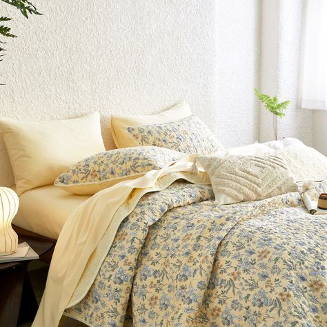 PRICES MAY VARY. Floral Design: Features a vivid flower pattern that brings a vintage aesthetic to your bedroom or college dorm decor. Ideal for cottage core or shabby chic aesthetics. Queen/Full 3-Piece Set: 1 quilt / bedspread 90″ x 95″, 2 pillow shams 20″ x 26″. Versatile Comfort: Crafted from premium brushed microfiber with a high-grade polyester inner fill, this soft and lightweight quilt set serves as a light summer quilt, an extra winter bedspread, or an elegant coverlet for spring/fall b Cottagecore Bedspread, Spring Bedroom Aesthetic, Yellow Bedspread, London Bedroom, Spring Bedroom, Fall Bedding, Botanical Vintage, Quilt Bedspread, Yellow Quilts