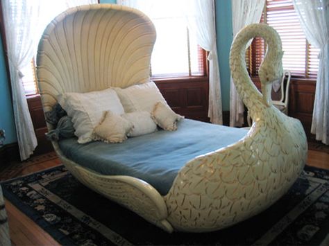 Sunday Style - Over the Top Bedrooms - Celebrate & Decorate Swan Bed, Unusual Beds, Unique Bed Design, Dreams Beds, Unique Beds, Modern Bedroom Decor, Awesome Bedrooms, Cool Beds, Bedroom Themes