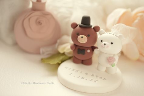 https://flic.kr/p/RJByqF | Love bear Wedding Cake Topper | www.etsy.com/hk-en/listing/513437133/bear-wedding-cake-to... Brave Wedding, Bear Wedding Cake Topper, Squirrel Wedding Cake Topper, Wedding Cake Toppers Animal, Dog Figurine Wedding Cake, Pinwheel Wedding, Wedding Cake Toppers Cat, Wedding Toppers, Bride Head