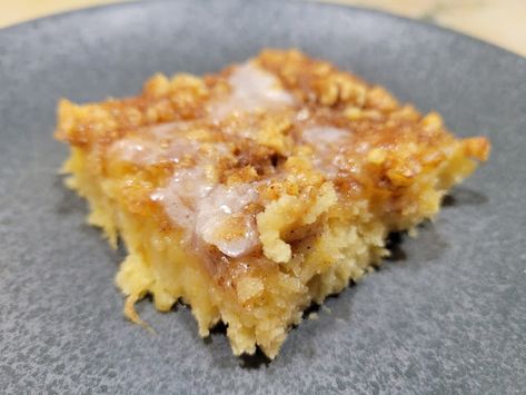 Pineapple Coffee Cake Recipes, Pineapple Coffee Cake, Cinnamon Streusel Cake, Pineapple Breakfast, Coffee Cake Loaf, Crumb Cakes, Cinnamon Coffee Cake, Swirl Cake, Sour Cream Cake