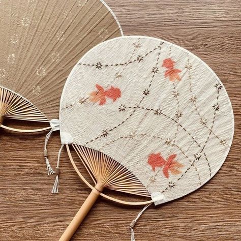 Chinese Fans, Chinese Fan, Paper Fan, Japanese Fan, Coffee Wallpaper, Tie Dye Techniques, Hand Fans, Anime Accessories, Japanese Embroidery