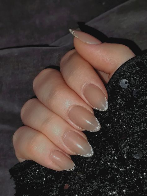 French Nails Simple, Glitter Cat Eye, Champagne Nails, Nye Nails, Simple Nail Art, Nails Simple, Simple Nail, Cat Eye Nails, Easy Nail Art