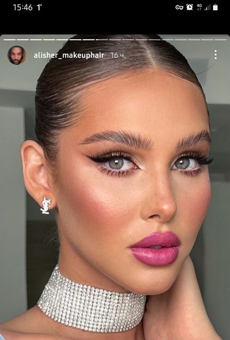 Makeup For Fushia Outfit, Bold Pink Lip Makeup, Fushia Lipstick Makeup, Makeup Look For Hot Pink Dress, Fuscia Lips Makeup, Dark Pink Dress Makeup, Makeup On Pink Dress, Fuschia Makeup Looks, Makeup For Magenta Dress