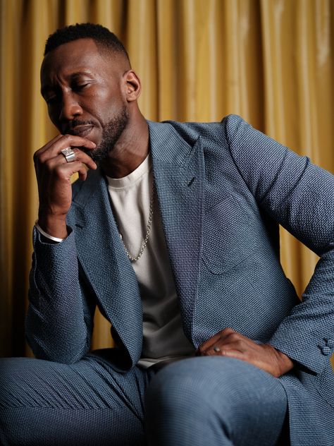 Mahershala Ali Style, Black Male Actors, Artist Character, Male Portrait Poses, Mahershala Ali, Stormlight Archive, Swan Song, People Watching, G Man