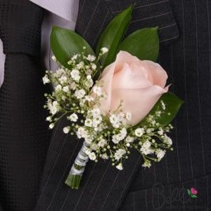 Diy Flower Arrangements Wedding, Groom Collection, Affordable Wedding Flowers, Pink Boutonniere, Pink And White Roses, Fresh Wedding Flowers, Rose Boutonniere, Rose Wedding Bouquet, Prom Flowers