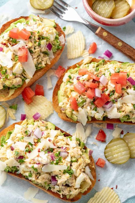 Egg Salad Avocado, Tuna Toast, Lemon Kale Salad, Tuna Egg Salad, Tzatziki Chicken, Low Fat Chicken, Tuna And Egg, Spring Mix Salad, Quick Healthy Lunch