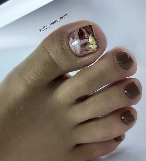 Matching Nails And Toes Fall, Autumn Toenails, Burgundy Toe Nails, Brown Pedicure Ideas, Gel Toes Ideas, Autumn Toe Nails, Fall Pedicure Colors Toenails, Fall Pedicure Ideas, Fall Pedicures