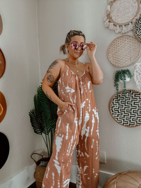 Tie dye pink jumpsuit. Boho jumpsuit. Summer jumpsuit. Summer romper. Spring jumpsuit. Spring romper. Boho style. Casual everyday style. Pink Cotton Jumpsuit For Vacation, Pink Overall Jumpsuit For Beach, Casual Pink Cotton Jumpsuit, Pink Beach Overalls Jumpsuit, Jumpsuit Outfit Casual Summer, Pink Jumpsuits Outfit, Jumpsuit Outfit Casual, Spring Jumpsuits, Spring Rompers