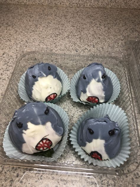 Shark strawberries. Follow my Instagram @Saavissweets Shark Strawberries, Chocolate Strawberry Ideas, Berry Ideas, Strawberry Dipped, Strawberry Ideas, Strawberry Dip, Chocolate Strawberry, Covered Strawberries, Chocolate Strawberries