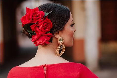 Spanish Weddings, Scrunchie Business, Mexican Hair, Bride Hairstyles With Veil, Spanish Hairstyles, Bride With Glasses, Mexican Hairstyles, Flamenco Dress, Quinceanera Hairstyles