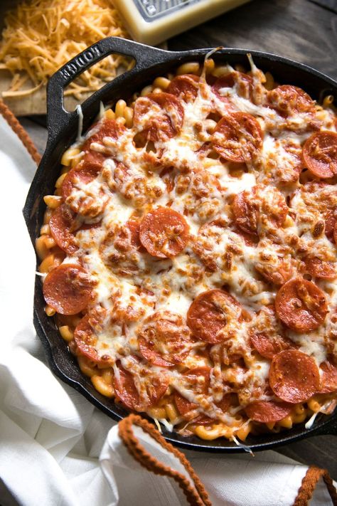 Pepperoni Mac and Cheese Skillet Recipe Pizza Pasta Casserole, Cheese Dreams, Baked Goat Cheese, Pasta Casserole, Pan Meals, Awesome Food, Cheese Pasta, Skillet Meals, Mac N Cheese