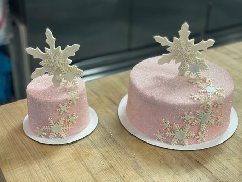 Winter Wonderland Smash Cake Girl, Pink Winter Onederland Cake, Smash Cake Winter Onederland, Winter Smash Cake Girl, Winter Onederland Cake Ideas, Winter Onederland Smash Cake Girl, Winter Onederland Cake Girl, Snowflake Cake Birthday, Winter Onederland Party Girl Cake