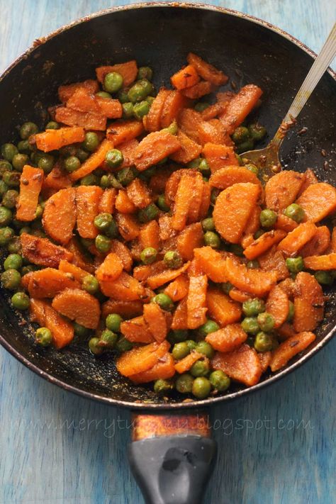 Indian Carrot Recipes, Indian Vegetable Side Dish, Veg Recipes Indian, Carrot Fry, Indian Night, Indian Vegetable Recipes, Indian Side Dishes, Indian Rice Recipes, Low Carb Side Dishes