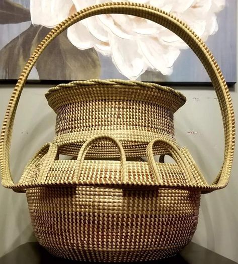 Weaving Baskets, Gullah Geechee, Sweetgrass Basket, City Market, Charleston South Carolina, Decorative Wicker Basket, Charleston, South Carolina, The City