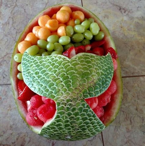 Mermaid Tail Veggie Tray, Mermaid Party Fruit Tray, Mermaid Veggie Tray Ideas, Mermaid Tail Fruit Platter, Mermaid Veggie Tray, Mermaid Themed Snacks, Mermaid Fruit Tray, Mermaid Snacks Parties Food, Little Mermaid Party Food