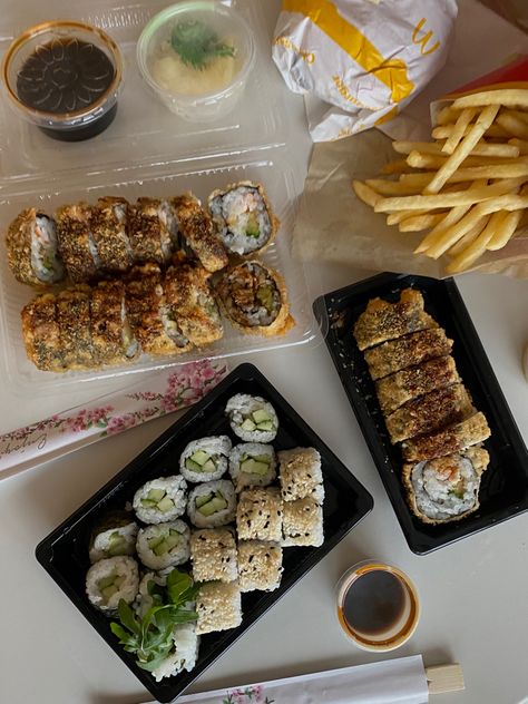 Takeout Aesthetic, Fried Fries, Fried Sushi, Aesthetic Ig Story, Sushi Sushi, Story Insta, Aesthetic Ig, Cute Snacks, Picnic Date