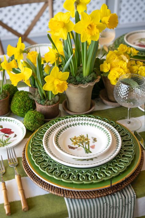 A Mother’s Day Table: Elegant Daffodil Inspired Table Setting Green Charger Plates, Table Settings Tips, Bamboo Flatware, Rattan Charger, Party Tablescapes, Rose Centerpieces, Garden Salad, Simple Rose, White Table Cloth