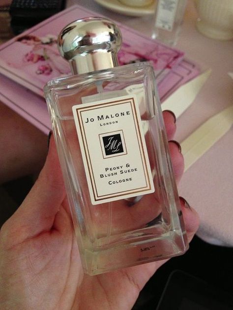 Jo Malone Perfume Peony Blush, Peony And Blush Suede, Jo Malone Cologne, Jo Malone Peony, Jo Malone Perfume, Peony Blush Suede, Fancy Packaging, Perfume Bottle Design, Chelsea Flower