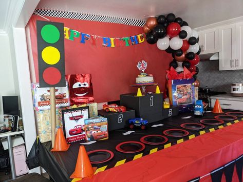 Disney Cars Party Ideas - Pure Costumes Blog Disney Cars Decorations, Disney Cars Birthday Party Decorations, Disney Cars Birthday Decorations, Disney Cars Theme Birthday Party, Disney Cars Birthday Theme, Diy Barbie Party, Disney Cars Birthday Party, Disney Cars Theme, Pixar Cars Birthday