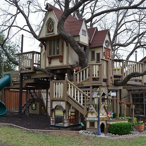 Storybook Masterpiece Backyard Treehouse, Balkon Decor, Build A Playhouse, Tree House Kids, Cool Tree Houses, Rock Climbing Wall, Tree House Designs, Spooky House, Kids Playhouse