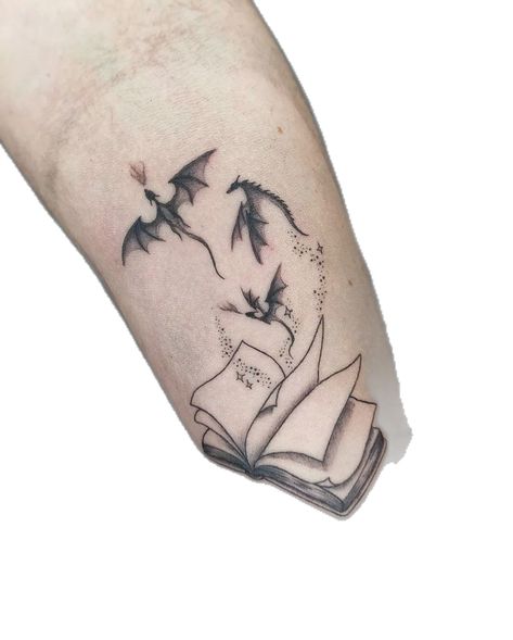 Book Dragon Tattoo, Book Inspired Tattoos, Tato Naga, Small Dragon Tattoos, Bookish Tattoos, Dragon Tattoo For Women, Magic Tattoo, Fantasy Tattoos, Red Ink Tattoos