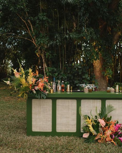 Tropic Wedding, Beach Bar Wedding, Wedding Cocktail Hour Ideas, Boho Tropical Wedding, Peru Wedding, Havana Theme Party, Mauritius Wedding, Palm Springs Decor, Vietnam Wedding