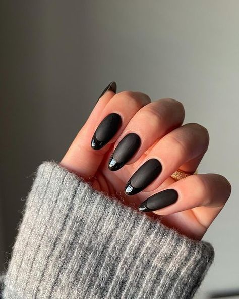 Artist Hue, Paznokcie Hello Kitty, Black Almond Nails, Matte Black Nails, Nagel Tips, Matte Nails Design, Smink Inspiration, Almond Nails Designs, Black Nail Designs